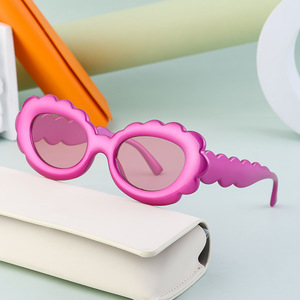 Gafas de sol personalizadas estilo ojo de gato Y2K irregulares para mujer con protección UV400, estilo Instagram, para fiestas y moda. - Product Image 3