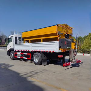 <span class=keywords><strong>Camion</strong></span> <span class=keywords><strong>Spazzaneve</strong></span> Howo 10m³ <span class=keywords><strong>Camion</strong></span> Speciale per Rimozione Neve e Ghiaccio Stradale Spargimento di Sale ad Alta Velocità per Sciogliere il Ghiaccio - Product Image 5