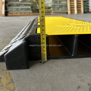 सड़क की घटनाओं और गति बंप के लिए सड़क सुरक्षा के लिए बाहरी 3-चैनल रबर केबल रक्षक pvc गति ब्रेकर - Product Image 6