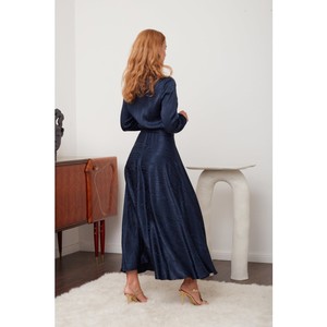 Moda nuevo satén azul <span class=keywords><strong>oscuro</strong></span> patrón <span class=keywords><strong>oscuro</strong></span> solapa botón manga larga corbata plisado hendidura vestido largo lujo elegante señoras vestidos - Product Image 5