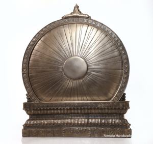Artisanat Nirmala, statue rectangulaire en résine polymère bronze faite à la main, représentant le Dieu Shiva avec sa famille (Parvati, Ganesha, Kartike), pour la fête de Mahashiratri, Rajasthan. - Product Image 3