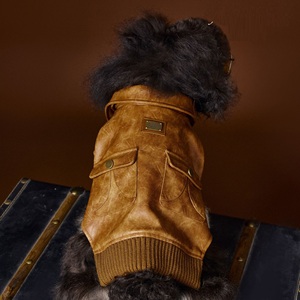 เสื้อผ้าสัตว์เลี้ยง เสื้อแจ็คเก็ตหนัง PU สไตล์อังกฤษย้อนยุคสำหรับสุนัข แขนยาว <span class=keywords><strong>กางเกง</strong></span>สองสายรัดเก๋ไก๋ คุณภาพสูง โลโก้ปรับแต่งได้ - Product Image 3