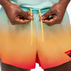 Celana pendek olahraga bernapas, celana pendek pria musim panas ringan cepat kering tali serut melar dengan saku ritsleting