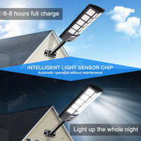 Fabricant de lampadaires solaires de qualité industrielle 300W Haute puissance de sortie Étanche avec télécommande pour route Parking Campus
