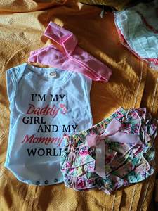 Lots de vêtements pour enfants et bébés, incluant pantalons, combinaisons, robes, barboteuses et ensembles de vêtements, de marques Frogsuit, issus de surplus et de déstockage - Product Image 4