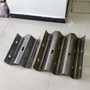 Machine de formage de tuiles à 2 ondes pour panneaux de clôture en W pour garde-corps de route, machine de profilage de rouleaux métalliques - Product Image 6