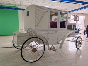 <span class=keywords><strong>Remorque</strong></span> de luxe royale pour enfants, type calèche à chevaux, à vendre / Calèche électrique à double rangée pour mariage, tirée par des chevaux - Product Image 5