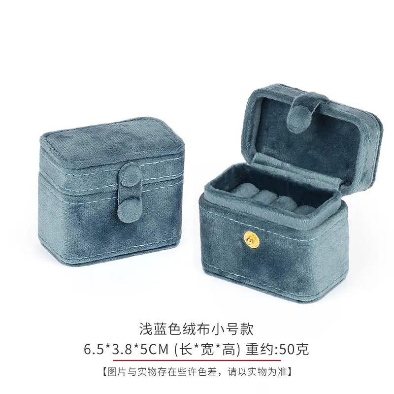 กำมะหยี่สีฟ้าอ่อน