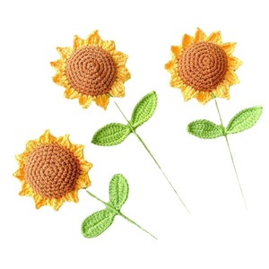 Bouquet de fleurs en laine tricotée, cadeau de diplôme personnalisé, jolie fleur de tournesol souriante au crochet - Product Image 6