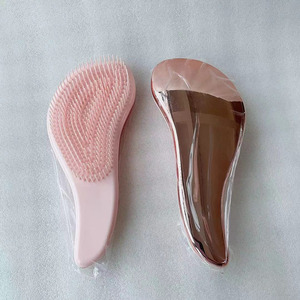 Spazzola Magica Elettrica Rosa in Nylon Morbido con Finitura Opaca per Districare le Extension dei Capelli con Logo Personalizzato - Product Image 6
