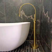 Robinet de baignoire sur pied Lusa en laiton chromé de luxe avec douchette pluie, mitigeur eau chaude/froide, design moderne