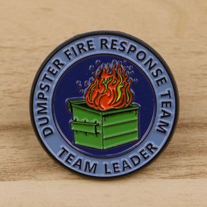 Al por mayor, divertidos y lindos pines de esmalte con diseño de incendio en contenedor de basura, insignias de solapa con mensaje 'Quemado pero Optimista', broches de metal con MOQ bajo para regalo - Product Image 6