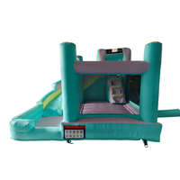 Château gonflable de luxe moderne pour enfants, idéal pour les fêtes et les festivals, coloris pastel, parfait pour les jeux.