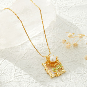 Gold Sunflower Pendant Necklace With Freshwater Pearl Flower Design Vintage Elegant Party Jewelry Zinc Alloy Chain - Product Image 1