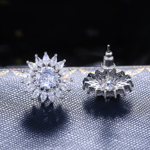 Orecchini a perno grandi con zirconi a pavé a forma di girasole, alla moda, per tutti i giorni, per feste, gioielli da donna, idea regalo - Product Image 5