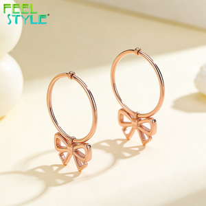 <span class=keywords><strong>Orecchini</strong></span> Pendenti a Cerchio Piccolo in Acciaio Inossidabile Personalizzati, Anallergici, Placcati <span class=keywords><strong>Oro</strong></span> PVD, con Mini Ciondolo a Farfalla - Product Image 4