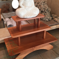 2025 Table d'autel de méditation personnalisée Table de puja à plusieurs niveaux en bois de manguier fait à la main Petite table de modification pour la prière de relaxation Sanctuaire de bouddha