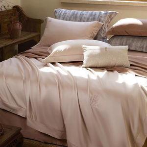2025 nouveau modèle 100-count <span class=keywords><strong>haut</strong></span> <span class=keywords><strong>de</strong></span> <span class=keywords><strong>gamme</strong></span> à longues fibres <span class=keywords><strong>coton</strong></span> moderne quatre pièces ensemble respirant uni teint <span class=keywords><strong>Satin</strong></span> lit <span class=keywords><strong>housse</strong></span> <span class=keywords><strong>de</strong></span> <span class=keywords><strong>couette</strong></span> 300TC - Product Image 1