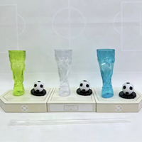 Nouveau produit en stock : Bouteille d'eau en plastique en forme de trophée, gobelet à bière en PET en forme de ballon de football pour le Tournoi Mondial de Football 2026