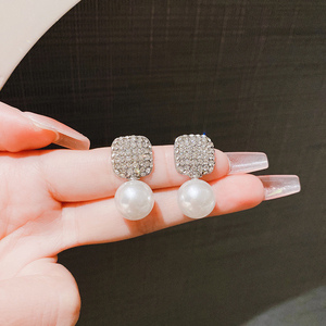 Nouvelles Boucles <span class=keywords><strong>d</strong></span>'Oreilles Élégantes Carrées en Imitation Perle Champagne, Simples et Personnalisées pour Femmes et Filles - Product Image 3