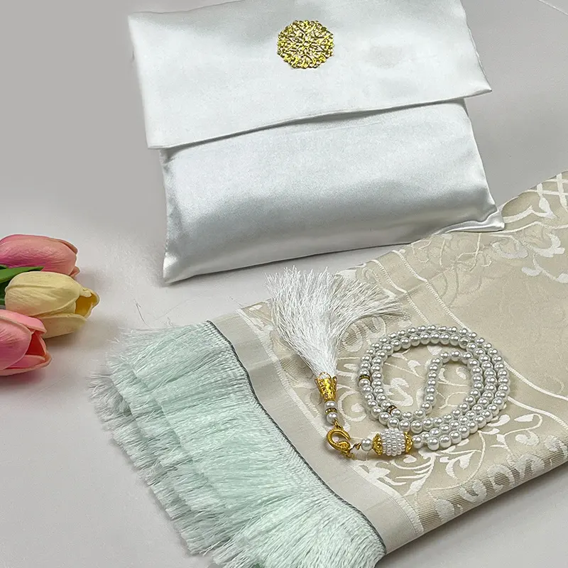 Tapis de prière musulman et perles avec sac élégant en tissu flammé Tapis Janamaz Sajadah Doux Cadeaux islamiques pour mariage