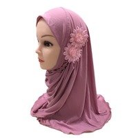 Hijab Arabe Deux Fleurs Exclusif Châle Musulman Chapeau de Prière pour Petites Filles de 2 à 7 Ans en Polyester