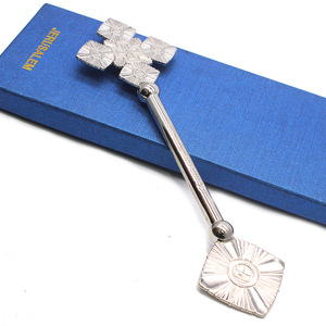 Croix en métal argenté à tenir à la main, souvenir avec boîte bleue, style rétro, cadeau de collection pour décorations religieuses - Product Image 1