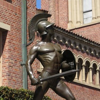 Sculpture de Chevalier en Bronze MALTON, Sculpture de Guerrier Western en Laiton, Artisanat d'Art au Design Populaire à Vendre