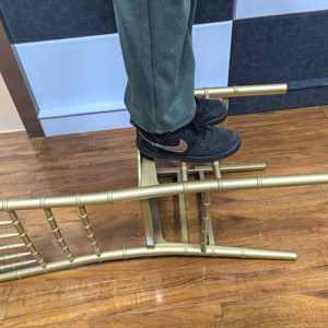 Cadeiras Chiavari de Aço com Almofadas de Espuma de Memória, Design Durável em Peça Única, Amostra Disponível, Cadeira para Casamento, Banquete Comercial e Parque - Product Image 4