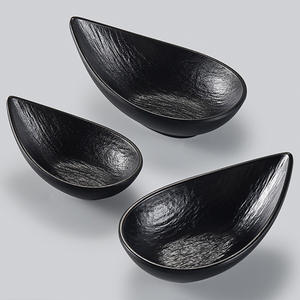 北欧レストラン5/6/7インチ樹皮パターン傾斜ドリップ形状スナックサラダ前菜皿ブラックメラミンディナープレート - Product Image 1