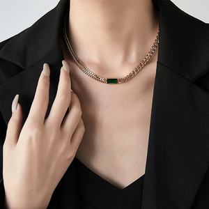 Collier en acier inoxydable plaqué or 24 carats anti-ternissement avec pierre en zircon taille émeraude, cadeau unisexe - Product Image 5