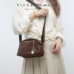 กระเป๋าสะพายข้างผู้หญิง Pierre Loues สีน้ำตาล ผ้าอ็อกซ์ฟอร์ดกันน้ำ ความจุขนาดใหญ่ กระเป๋าสำหรับเดินทาง ใช้ได้ทุกวัน - Product Image 1