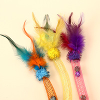Jouet pour chat en tube de maille vert et jaune avec billes roulantes, pompons scintillants, plumes naturelles, double extrémité, interactif, pour chaton, à faire jouer soi-même