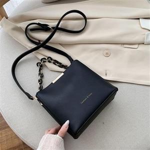 Bolsos de Hombro Modernos de Otoño para Mujer, Bolsos de Mano de PU Estilo Japonés con Cadena Decorativa, Bolsos Bandolera para Señoritas en Oferta - Product Image 6