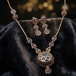 Conjunto de Joyería de Latón Chapado en Varios Tonos al por Mayor, Collares Cortos y Pendientes en 3 Tonos Dorados, Conjunto de Joyería de Moda para Boda Tricolor - Product Image 1
