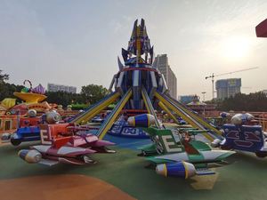 Manège Autoportant en PRV et Acier pour 24 Passagers, Équipement d'Attraction Extérieur pour Parcs à Thème, Carnavals, Foires et Parcs d'Aventure - Product Image 6