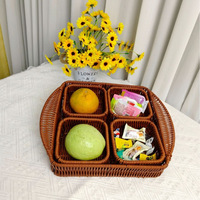 Panier à quatre compartiments tressé carré pour collations et amuse-gueules avec motif Enfant Béni