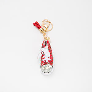 Llavero PK <span class=keywords><strong>2026</strong></span> con colgante de zapatos metálicos estilo europeo, pequeños diamantes de imitación, base plana brillante, venta directa de fábrica - Product Image 3