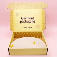 Boîte d'expédition en carton ondulé avec logo personnalisé, finition mate, pour vêtements, pliable, écologique, pour emballage cadeau de t-shirts
