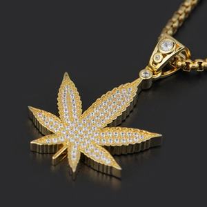 จี้สร้อยคอรูปใบเมเปิ้ลสำหรับผู้ชาย ทองเหลือง แฟชั่นฮิปฮอป เครื่องประดับร็อค สีทอง ขายส่งจากโรงงาน - Product Image 6