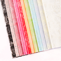 Lujo 58*58cm patrón de cabeza de Rosa plástico impermeable papel de regalo de flores para floristería Material de tienda de flores