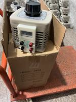 Régulateur de tension automatique AVR TDGC2-2000VA 3000VA 50000VA Stabilisateur de tension monophasé Produits de moyenne et haute tension