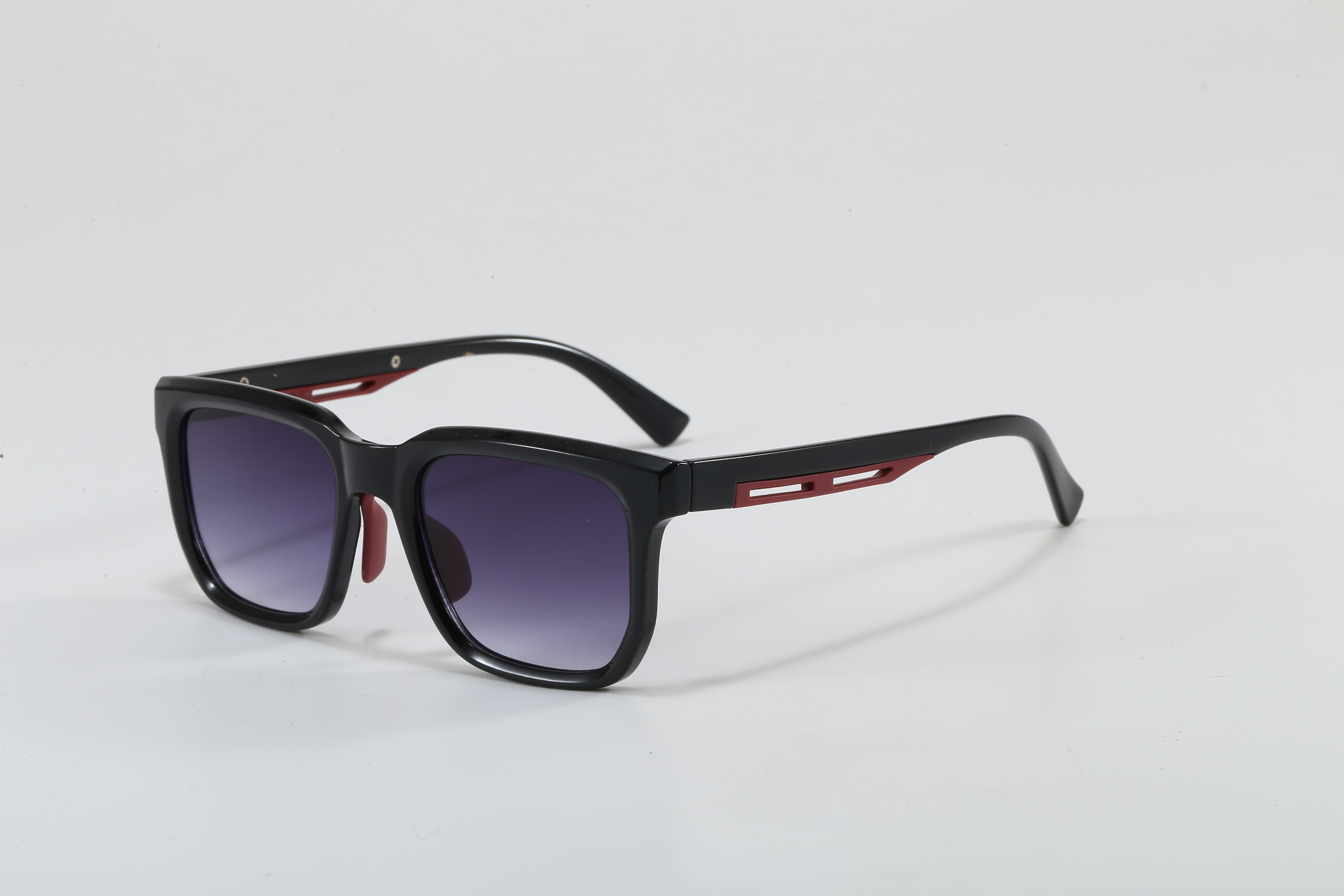 Cadre noir rouge pièce gris violet