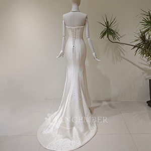 Vestidos de Novia Modernos LY150 con Encaje, Cristales y Bordados, Estilo Sirena con Cola de Capilla - Product Image 4