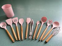 Vente en gros 12 pièces ensemble d'ustensiles de cuisine haut de gamme bleu silicone et bois antiadhésif Durable accessoires de cuisine organisateur d'ustensiles