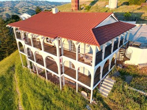 Tuile de toiture métallique ignifuge à revêtement de pierre, meilleur rapport qualité-prix, longue durée de vie pour entrepôts et projets immobiliers en Arabie Saoudite - Product Image 5