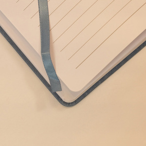 Libreta de Cuero PU con Logotipo Grabado Personalizado, Ranura Integrada para Bolígrafo, Regalo Corporativo - Product Image 1