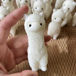 Vela Aromática con Forma de <span class=keywords><strong>Alpaca</strong></span>, Hecha a Mano, Divertida, con Forma de Oveja y Llama, para Decoración del Hogar, Accesorios de Fotografía, Regalo para Fiestas - Product Image 1