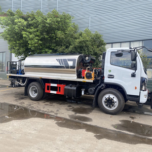 Camión Asfaltador Blanco HINO con Sistema de Bombeo de 6000L, Camión Cisterna de Agua 4X2, Maquinaria de Construcción - Product Image 3