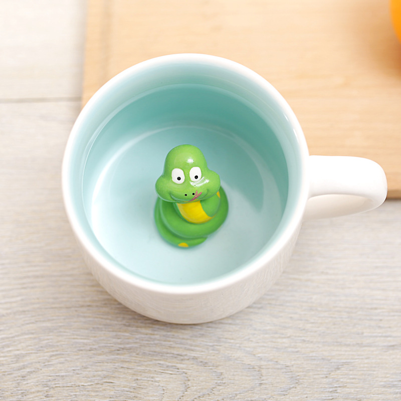 Tasse blanche - petit serpent